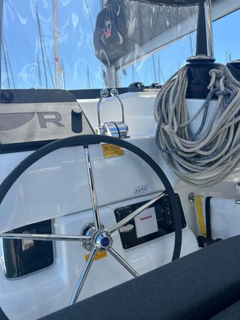 Lagoon 43 | Too White