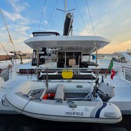 Lagoon 43 | Too White