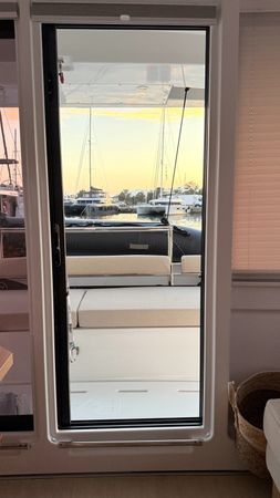 Bali 4.8 | Aura