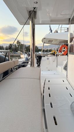 Bali 4.8 | Aura