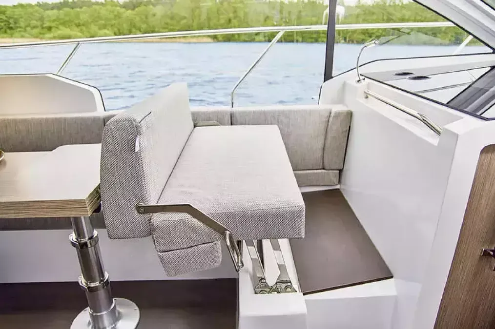 Sealine C335 | Min Maity