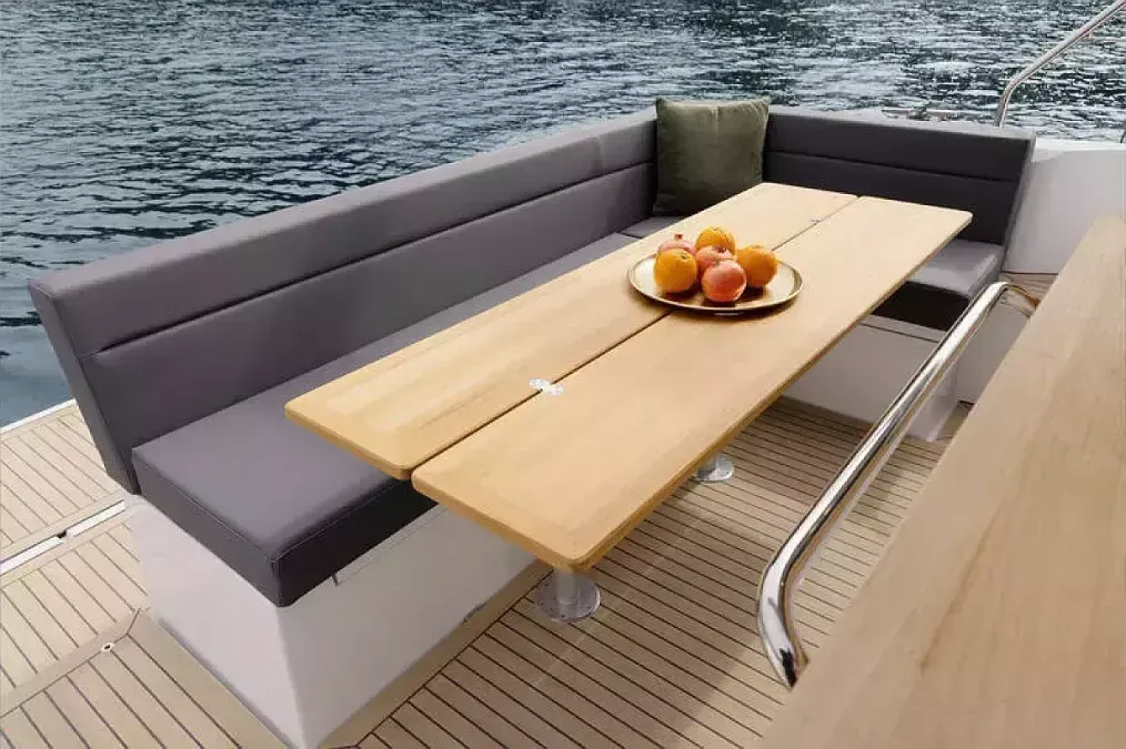 Sealine C335 | Min Maity