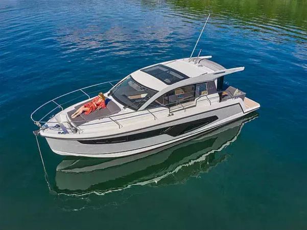 Sealine C335 | Min Maity