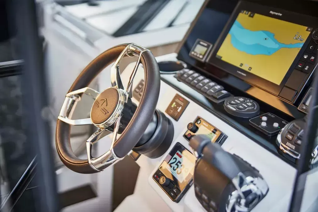 Sealine C335 | Min Maity