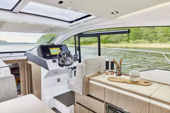 Sealine C335 | Min Maity