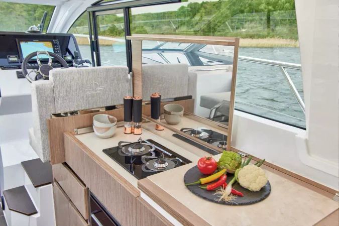 Sealine C335 | Min Maity
