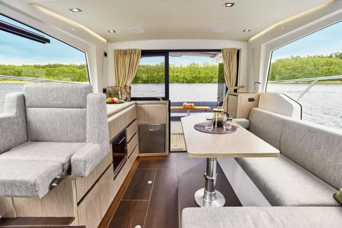Sealine C335 | Min Maity