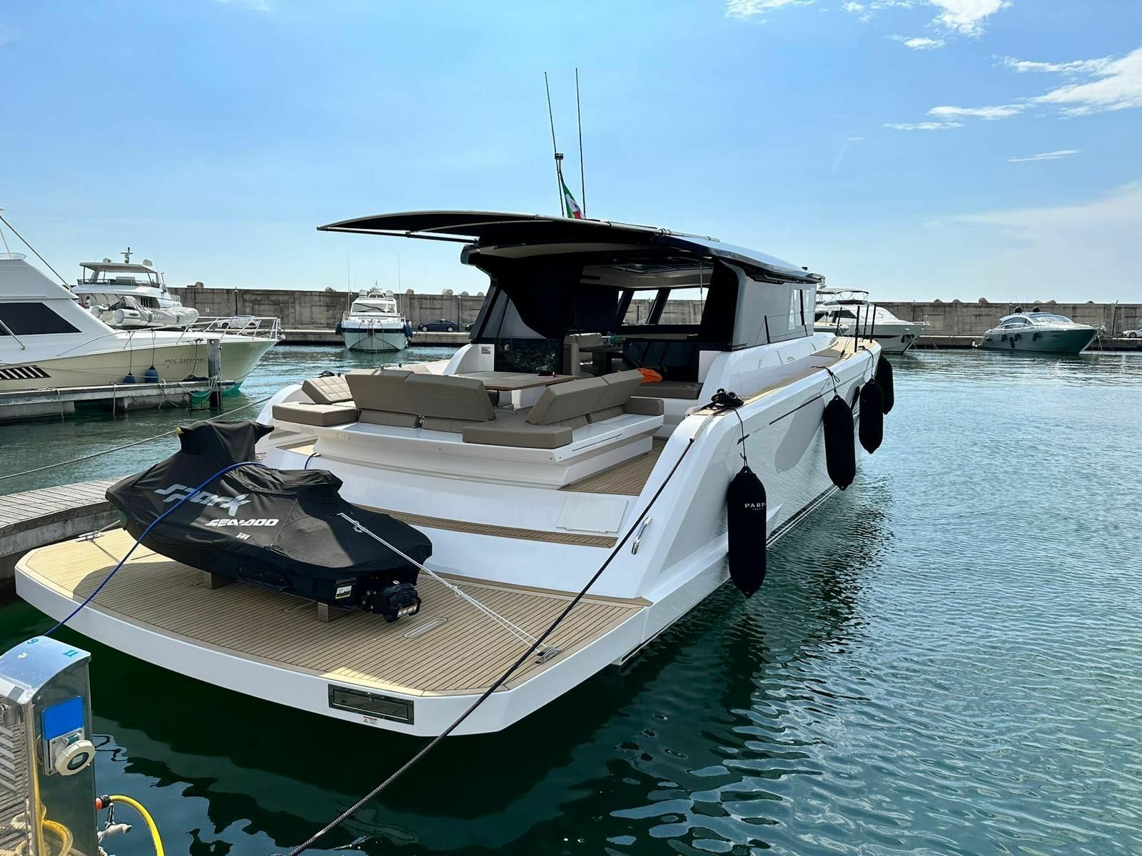 Pardo 52 | Love