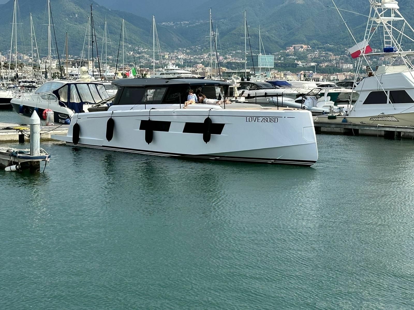Pardo 52 | Love