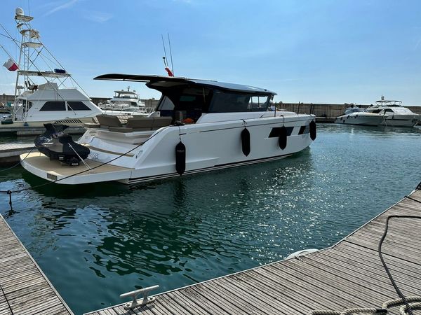 Pardo 52 | Love