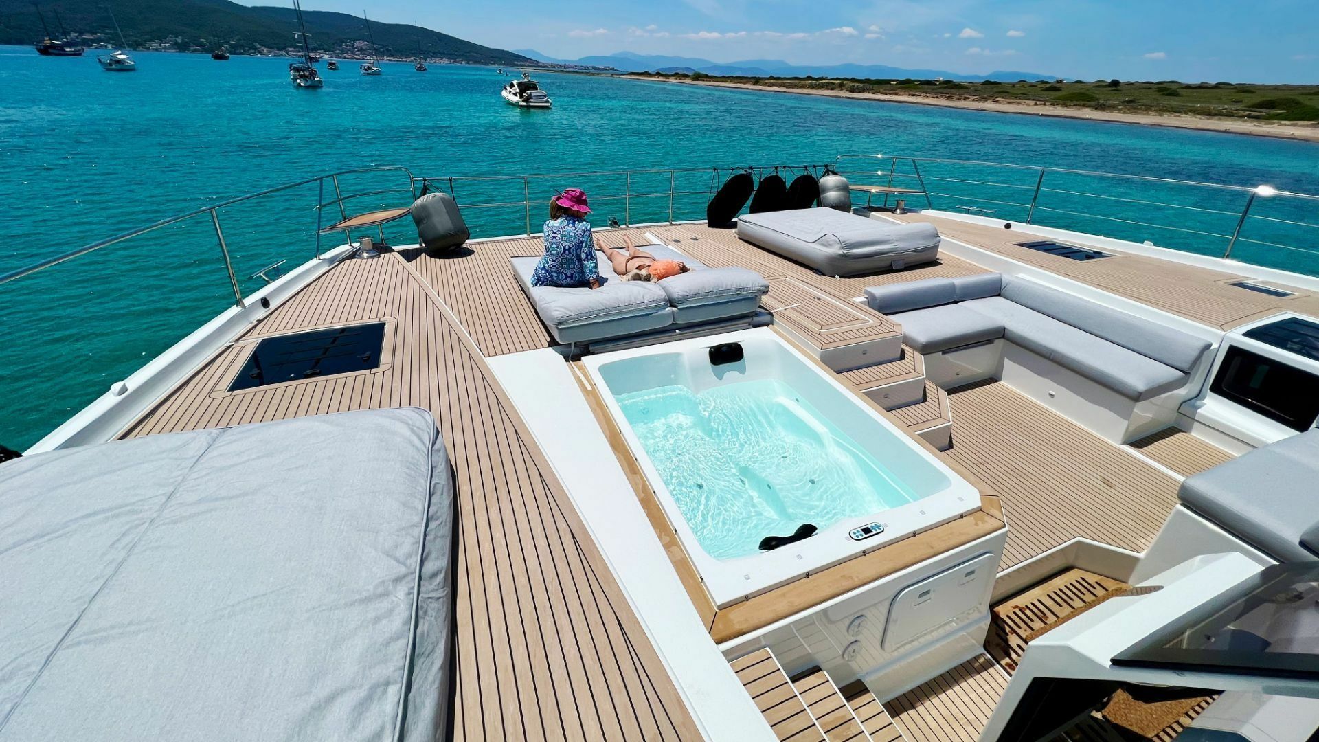 Fountaine Pajot Power 67 | Alena