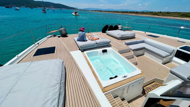 Fountaine Pajot Power 67 | Alena