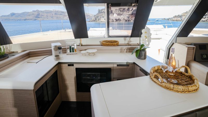 Fountaine Pajot Power 67 | Alena