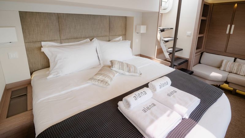 Fountaine Pajot Power 67 | Alena