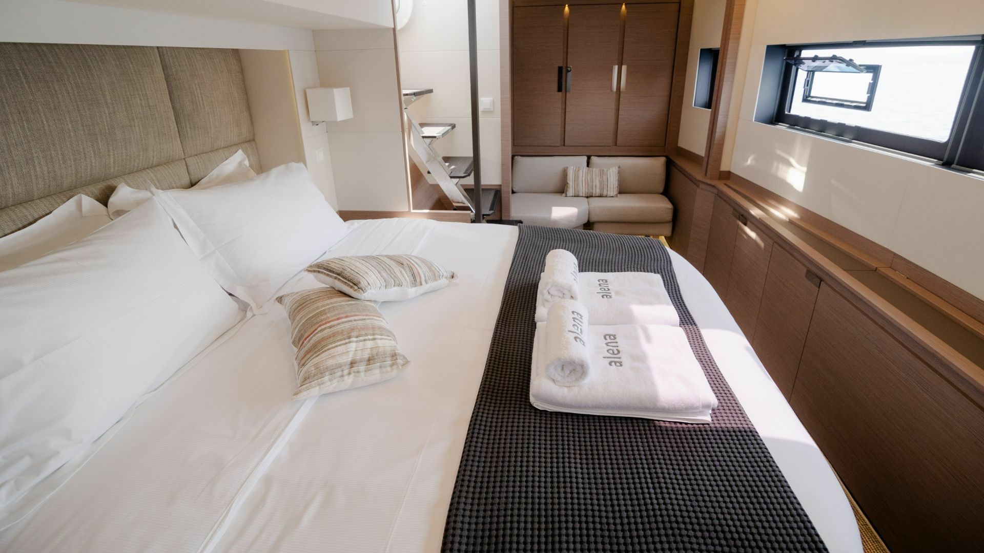 Fountaine Pajot Power 67 | Alena