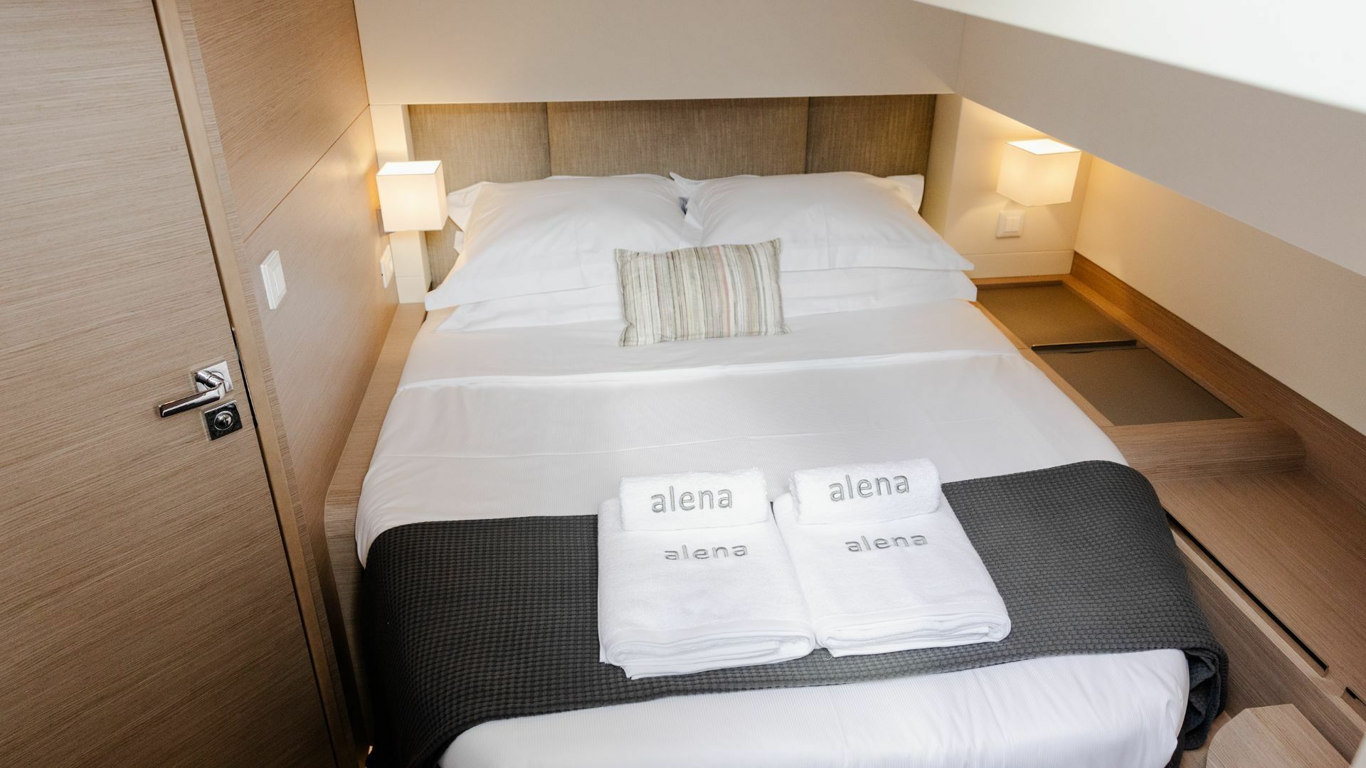 Fountaine Pajot Power 67 | Alena