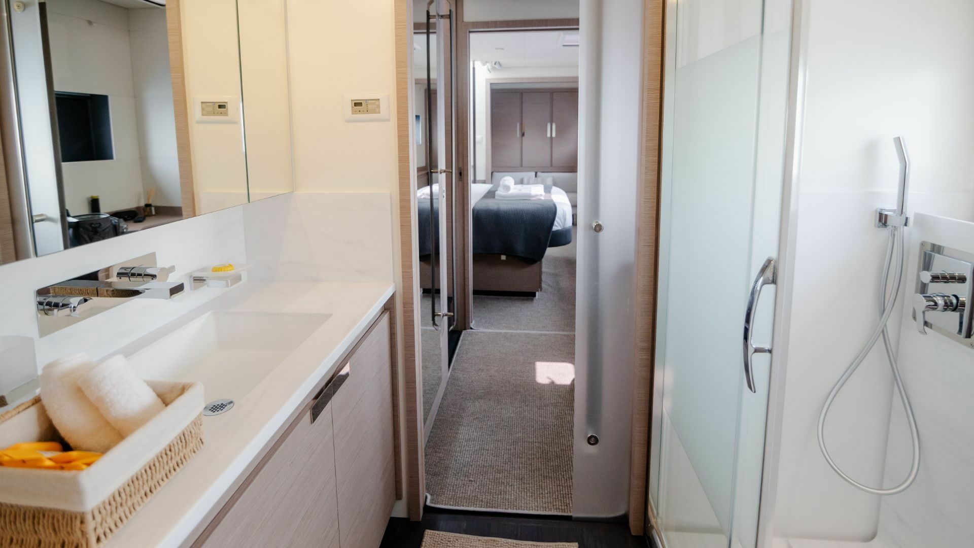 Fountaine Pajot Power 67 | Alena
