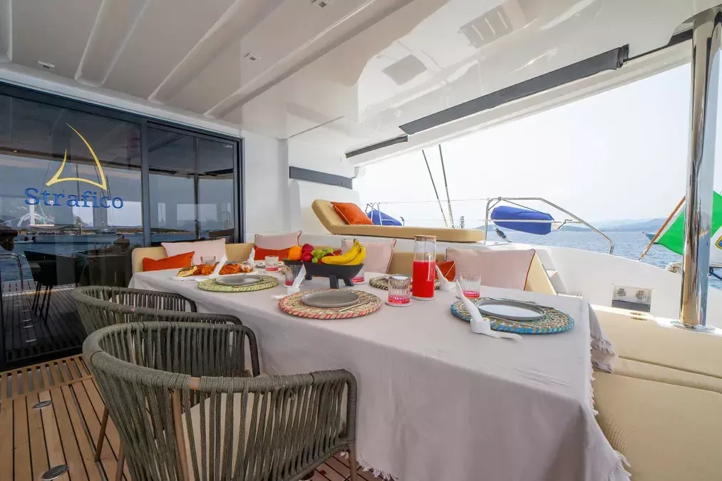 Lagoon 55 | Strafico