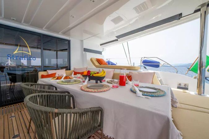 Lagoon 55 | Strafico