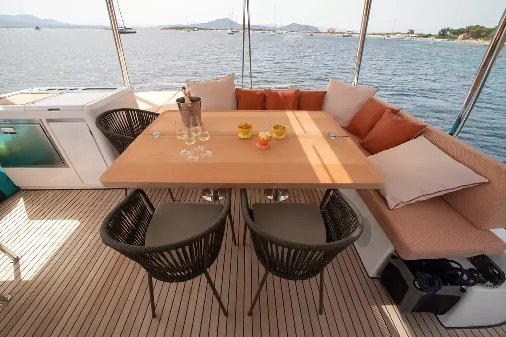 Lagoon 55 | Strafico