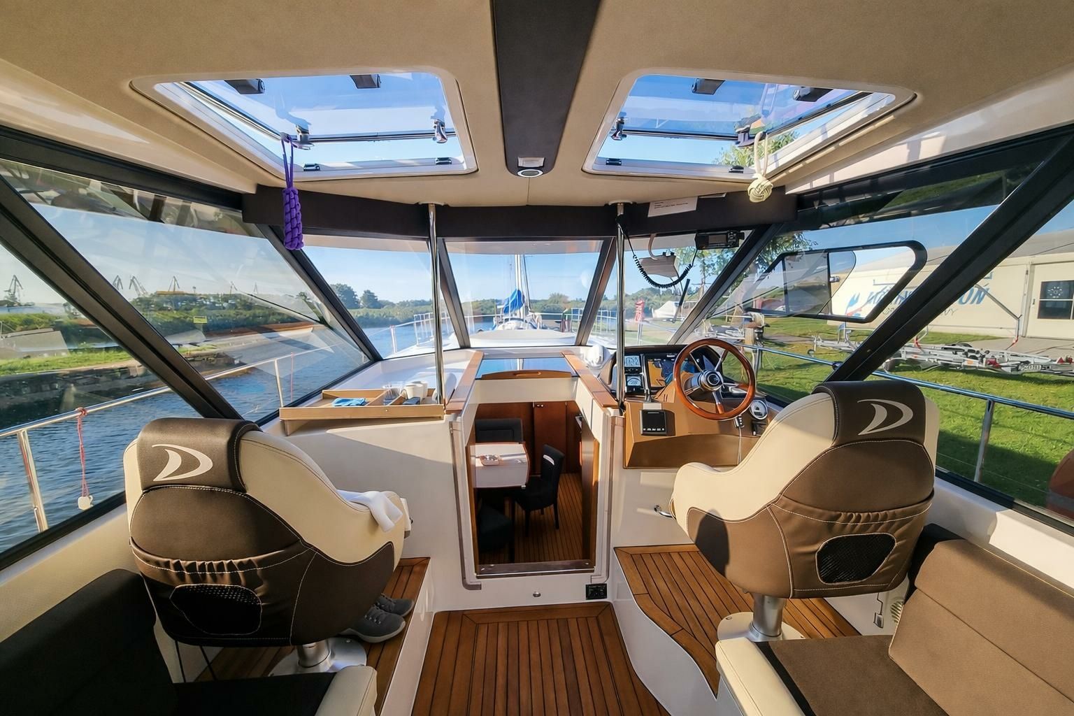 Delphia Nautika 1300 | Surazo
