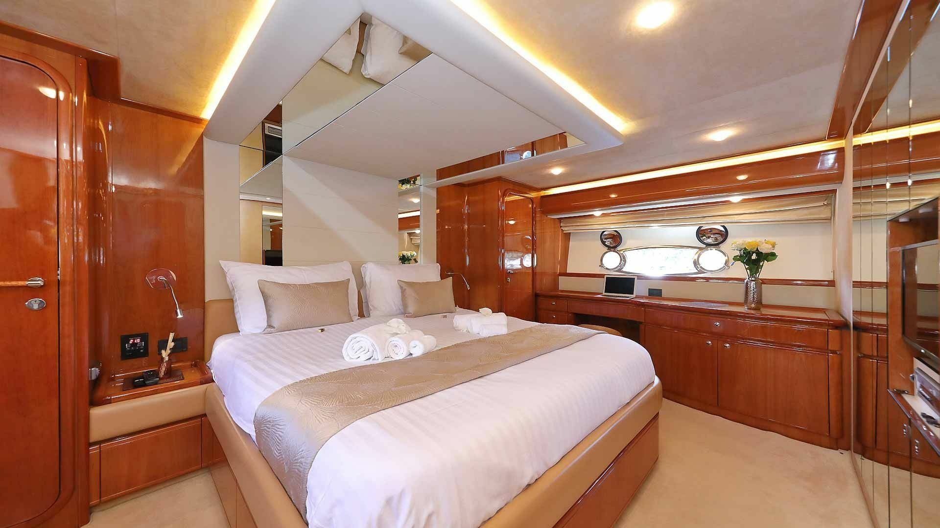 Ferretti 760 | Quo Vadis 1
