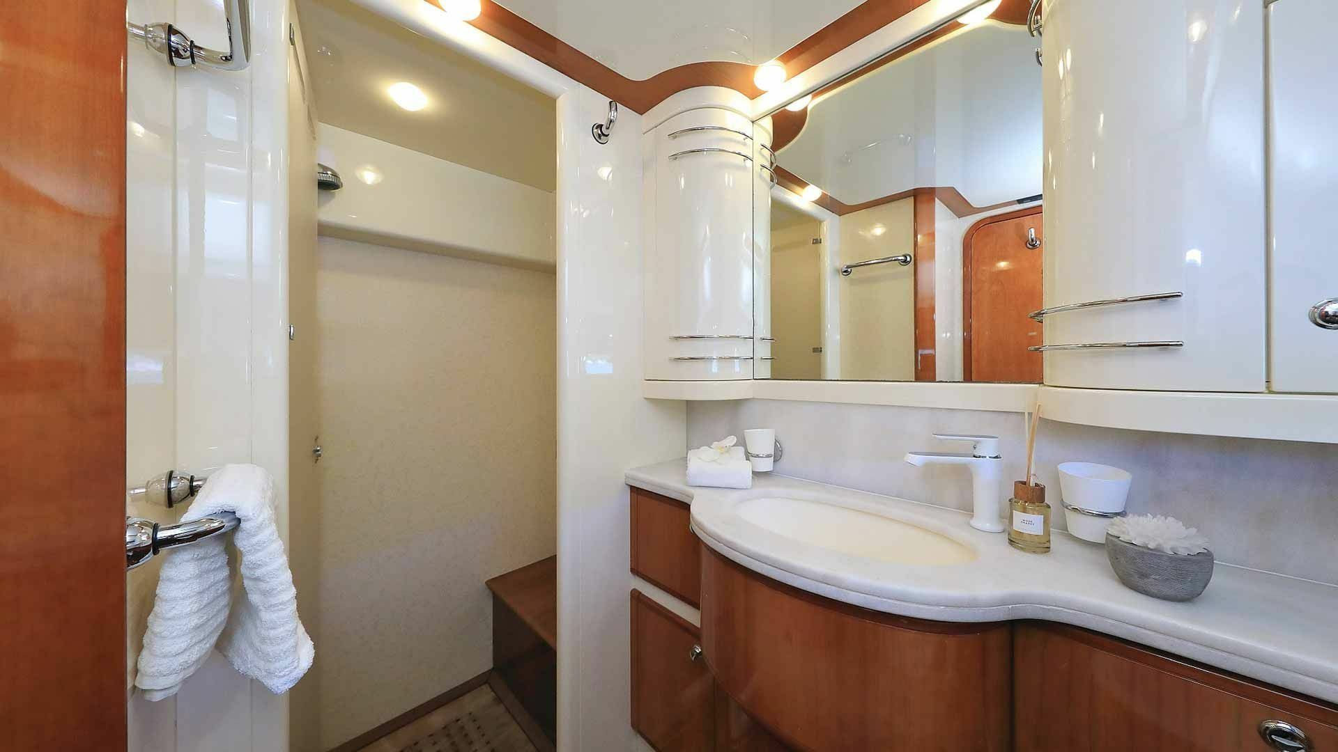Ferretti 760 | Quo Vadis 1