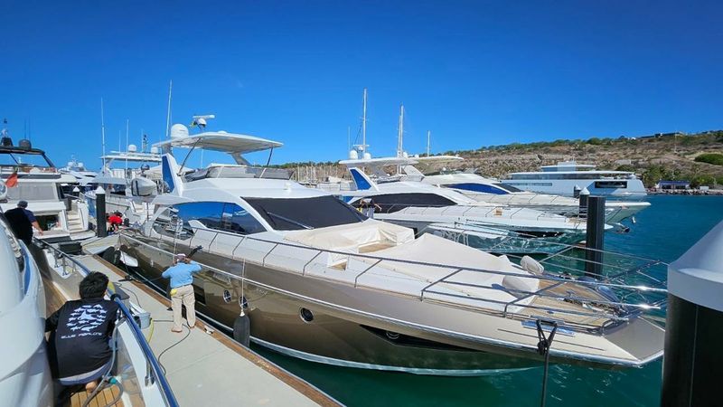 Azimut 66 | Mi Bluu