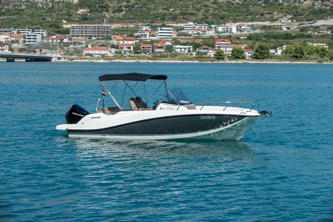 Quicksilver 675 | 25