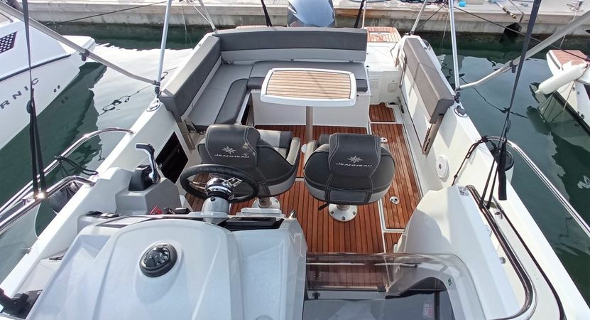 Jeanneau Cap Camarat 7.5 WA | Sofija