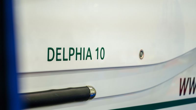 Delphia 10 Sedan | Summer Kiss