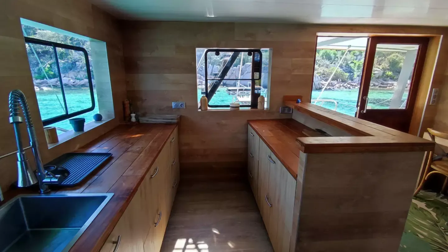 Motor Sailer 110 | Gold Wind