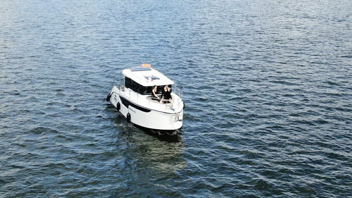 Nikhen Aquasun 34 Sedan | Butterfly
