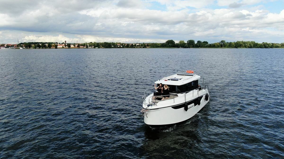 Nikhen Aquasun 34 Sedan | Butterfly