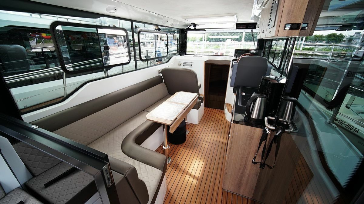 Nikhen Aquasun 34 Sedan | Butterfly