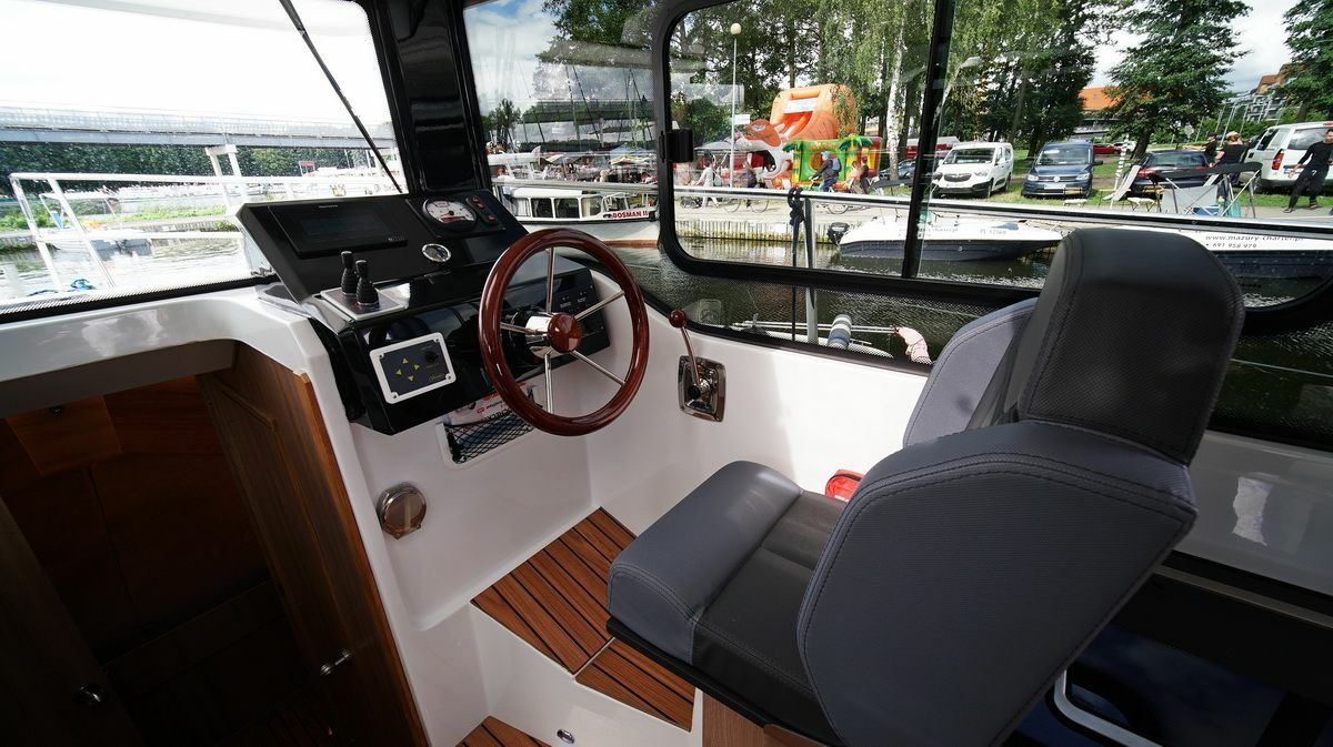 Nikhen Aquasun 34 Sedan | Butterfly
