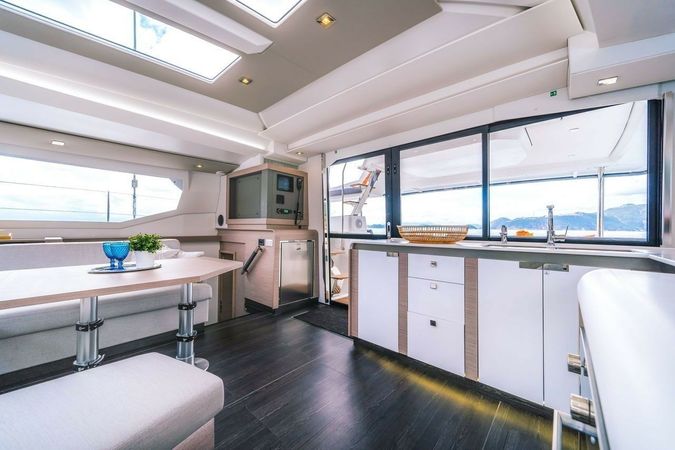 Fountaine Pajot Tanna 47 | Suedama