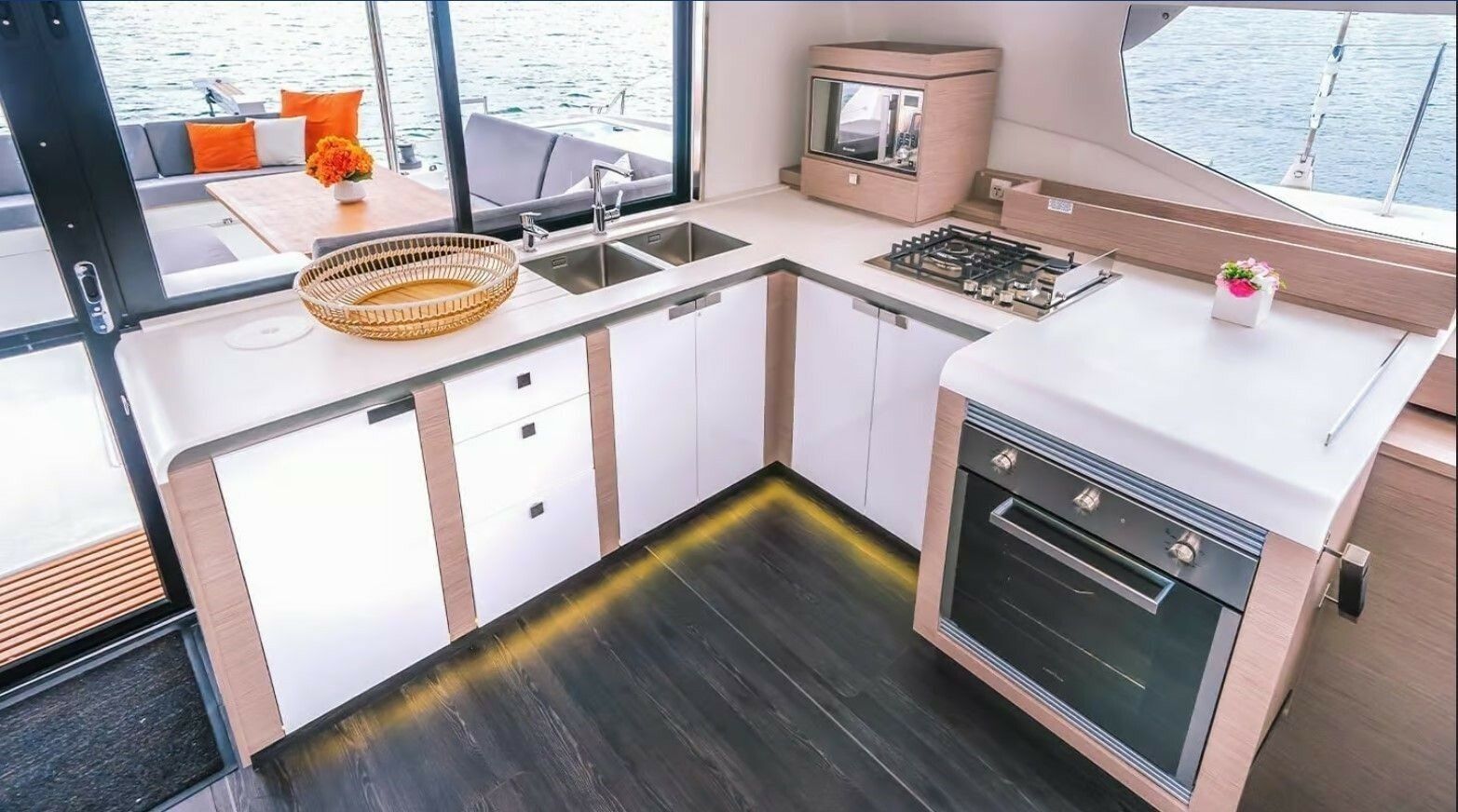 Fountaine Pajot Tanna 47 | Suedama