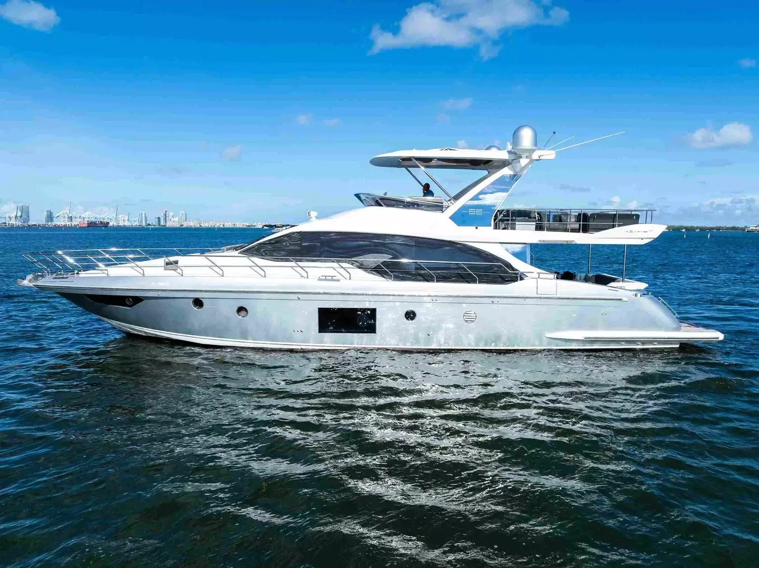 Azimut 66 | The One