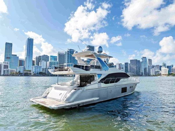 Azimut 66 | The One