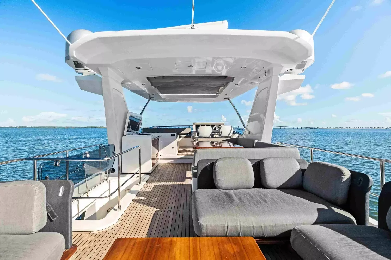 Azimut 66 | The One
