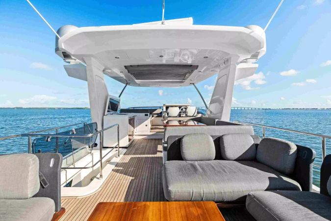 Azimut 66 | The One