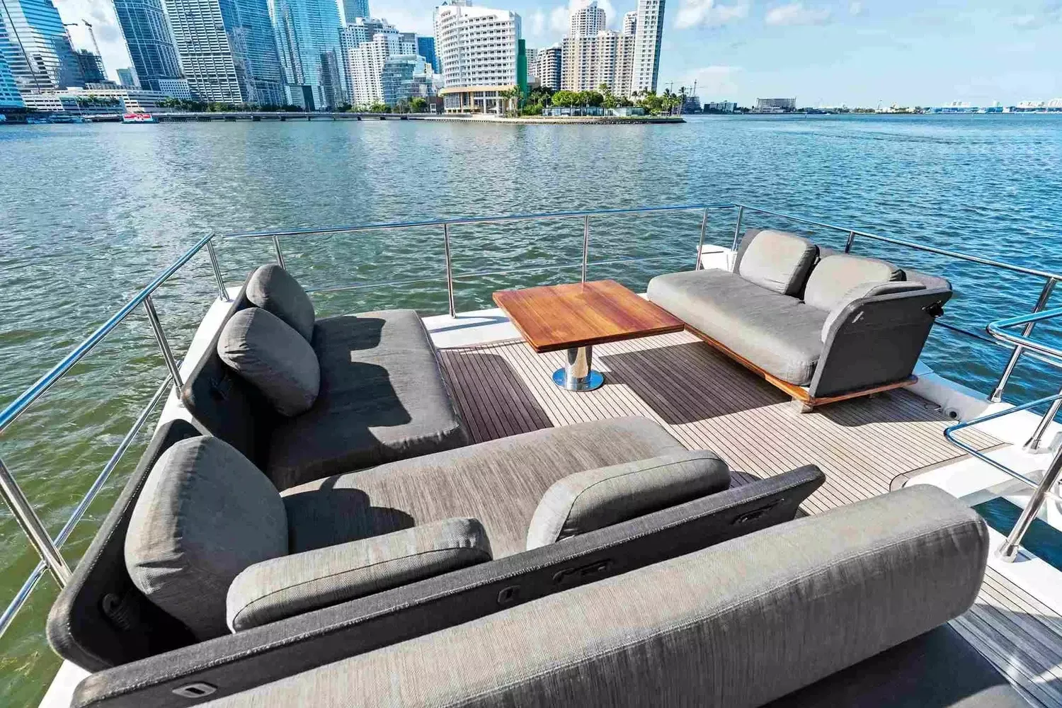 Azimut 66 | The One