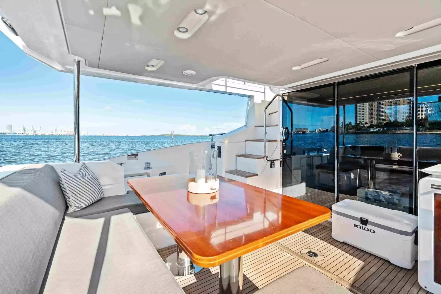 Azimut 66 | The One