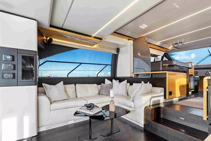 Azimut 66 | The One