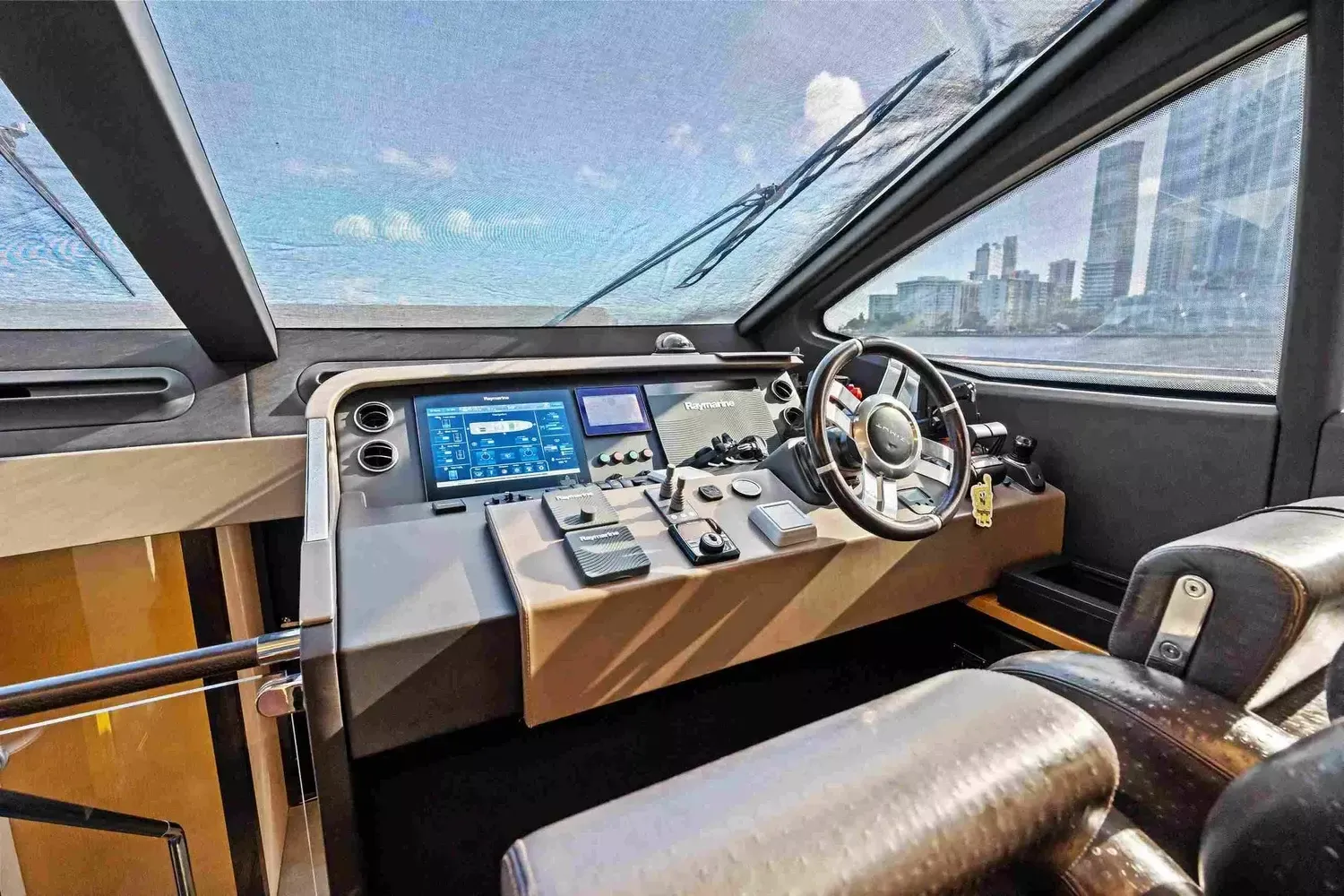Azimut 66 | The One