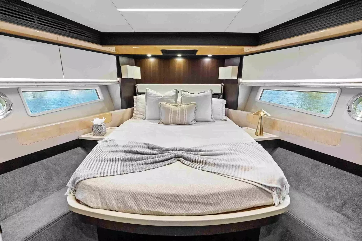 Azimut 66 | The One