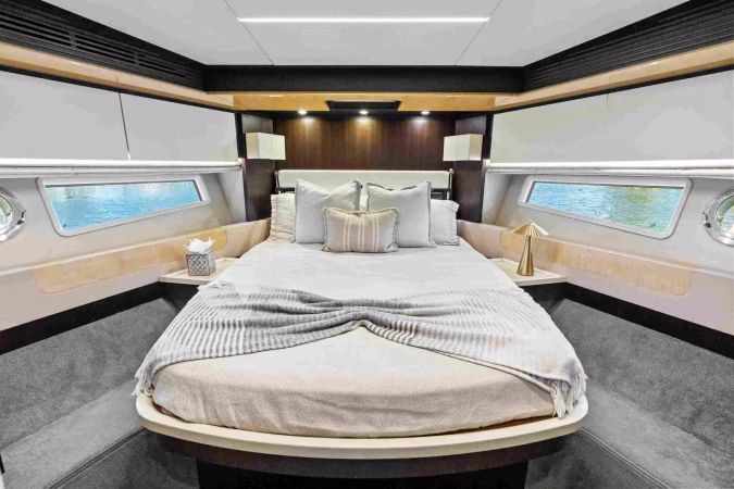Azimut 66 | The One