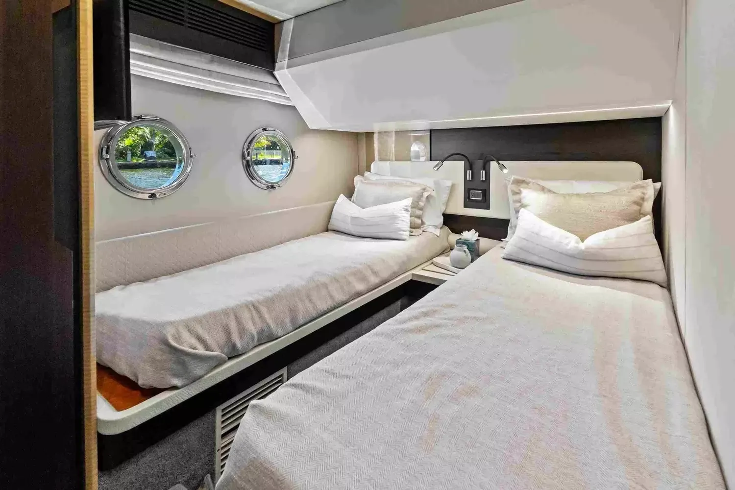 Azimut 66 | The One