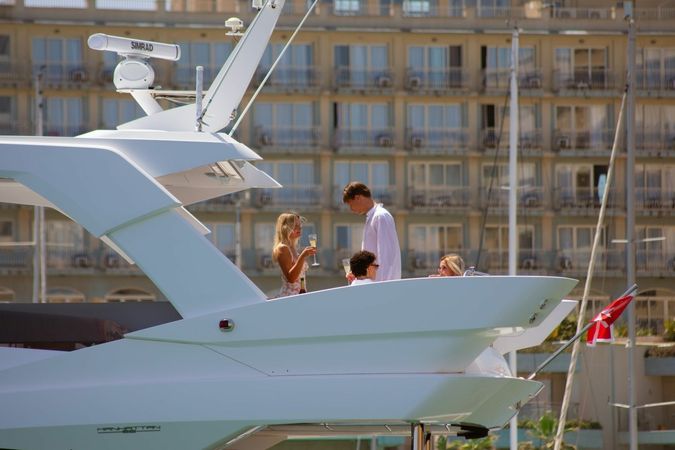 Sunseeker Manhattan 66 | Tsavorite